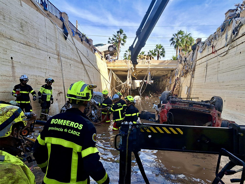 Un nuevo dispositivo del Consorcio de Bomberos de Cádiz sale rumbo a Valencia este lunes desde el parque de bomberos de San Fernando